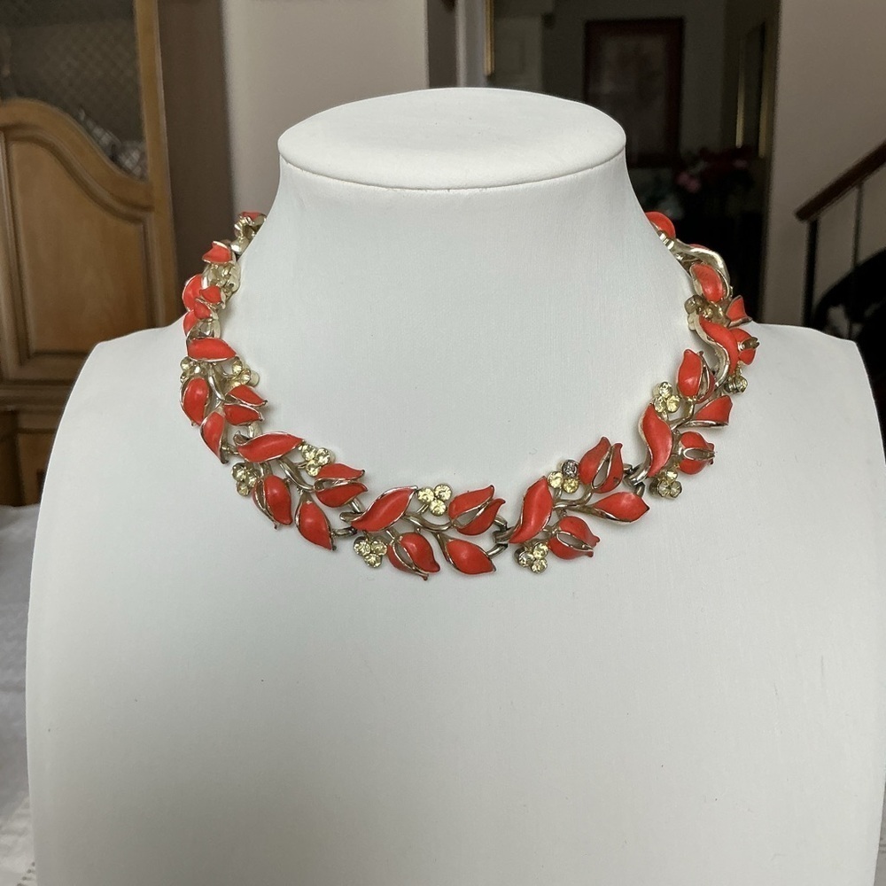 Lisner Coral Floral Choker